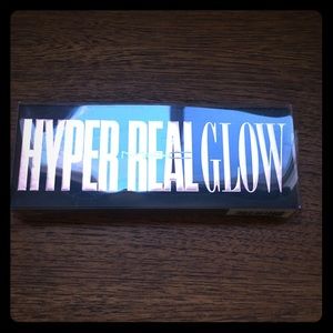 Mac Hyperreal Glow Palette